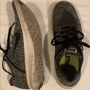 women’s nike fly knit shoes